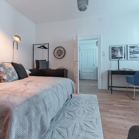 City Appartement Wagram Am Hauptbahnhof Sankt Poelten Exteriör bild