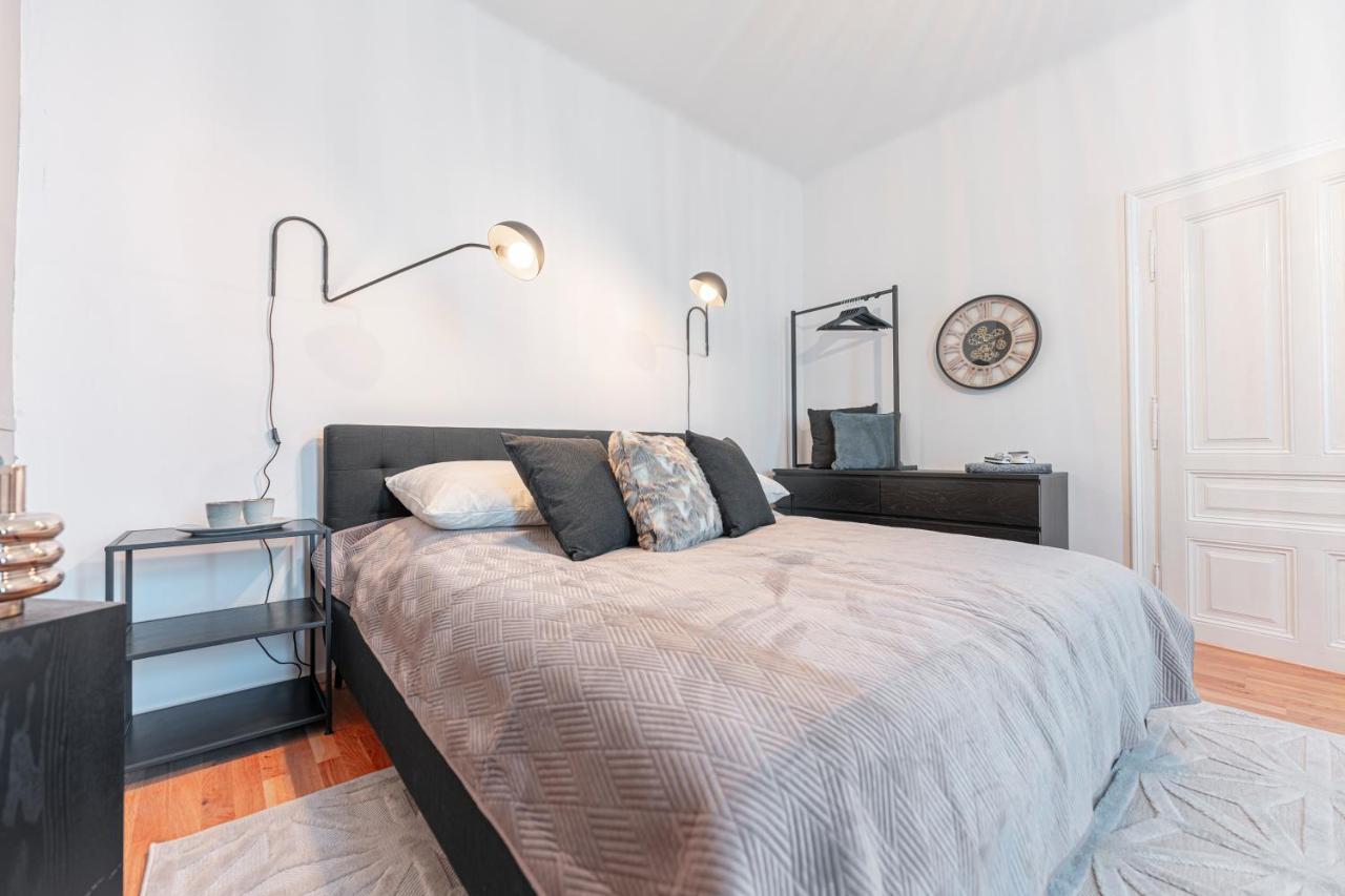 City Appartement Wagram Am Hauptbahnhof Sankt Poelten Exteriör bild