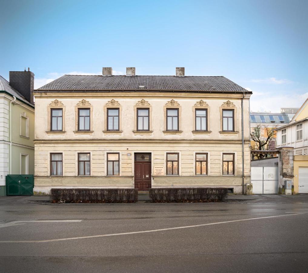City Appartement Wagram Am Hauptbahnhof Sankt Poelten Exteriör bild
